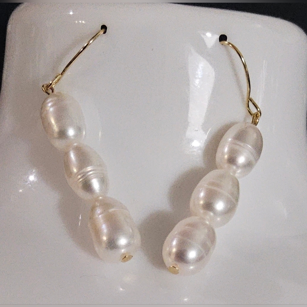 Elegant Gold and White Pearl Earrings